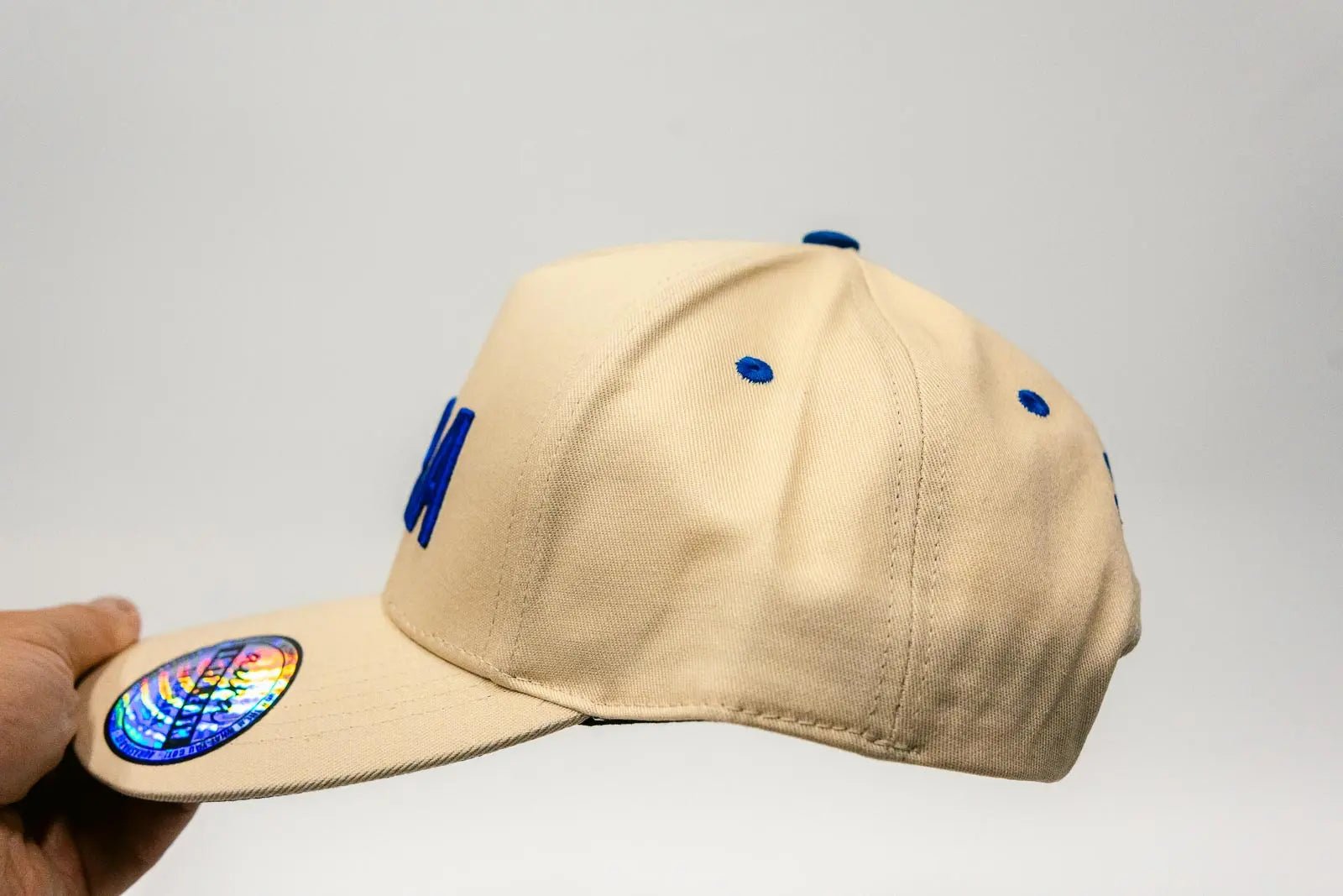 AURA Show them what you got! Cap Aura Shades