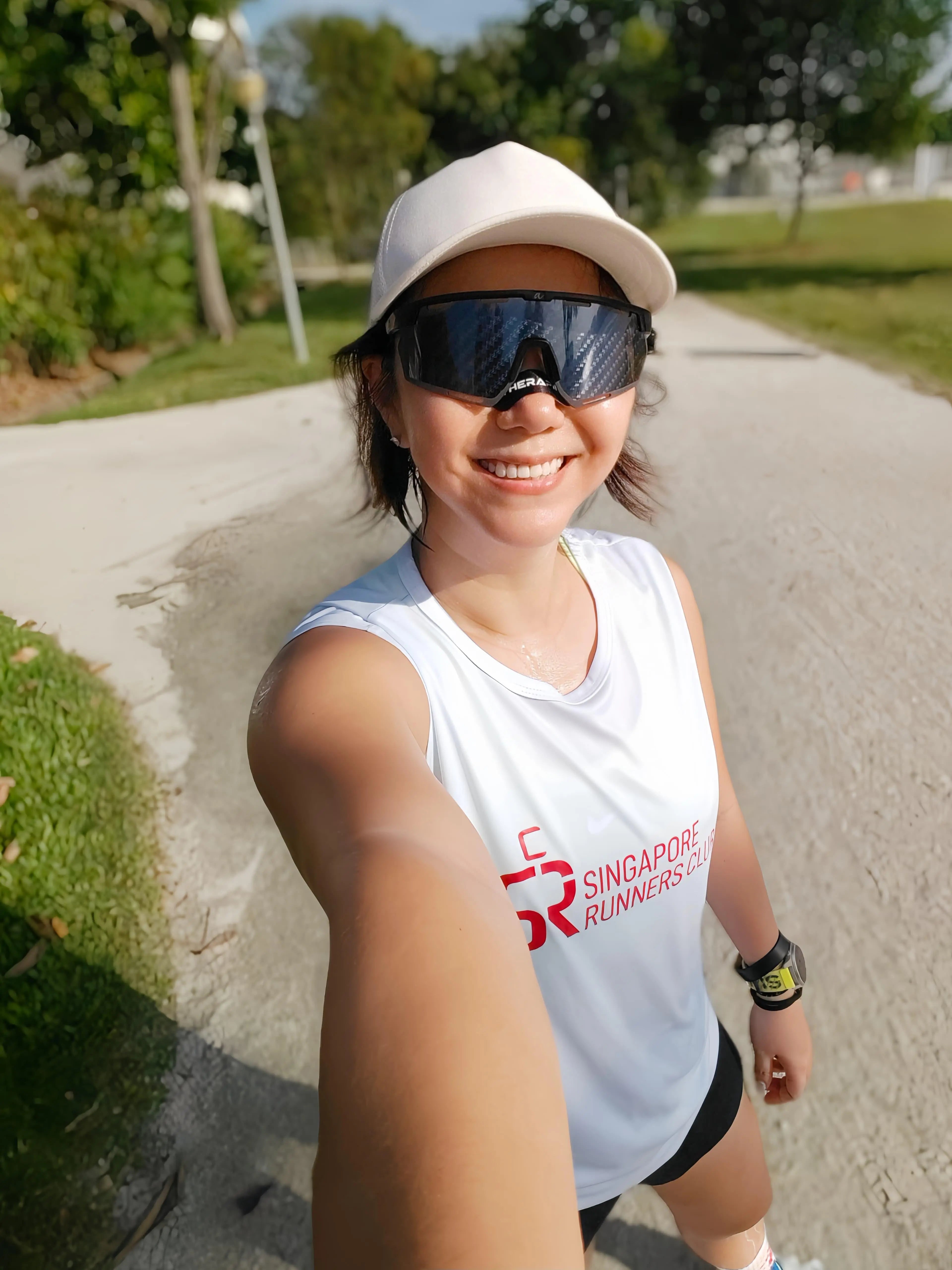 I MAKE THIS LOOK GOOD Aura Shades