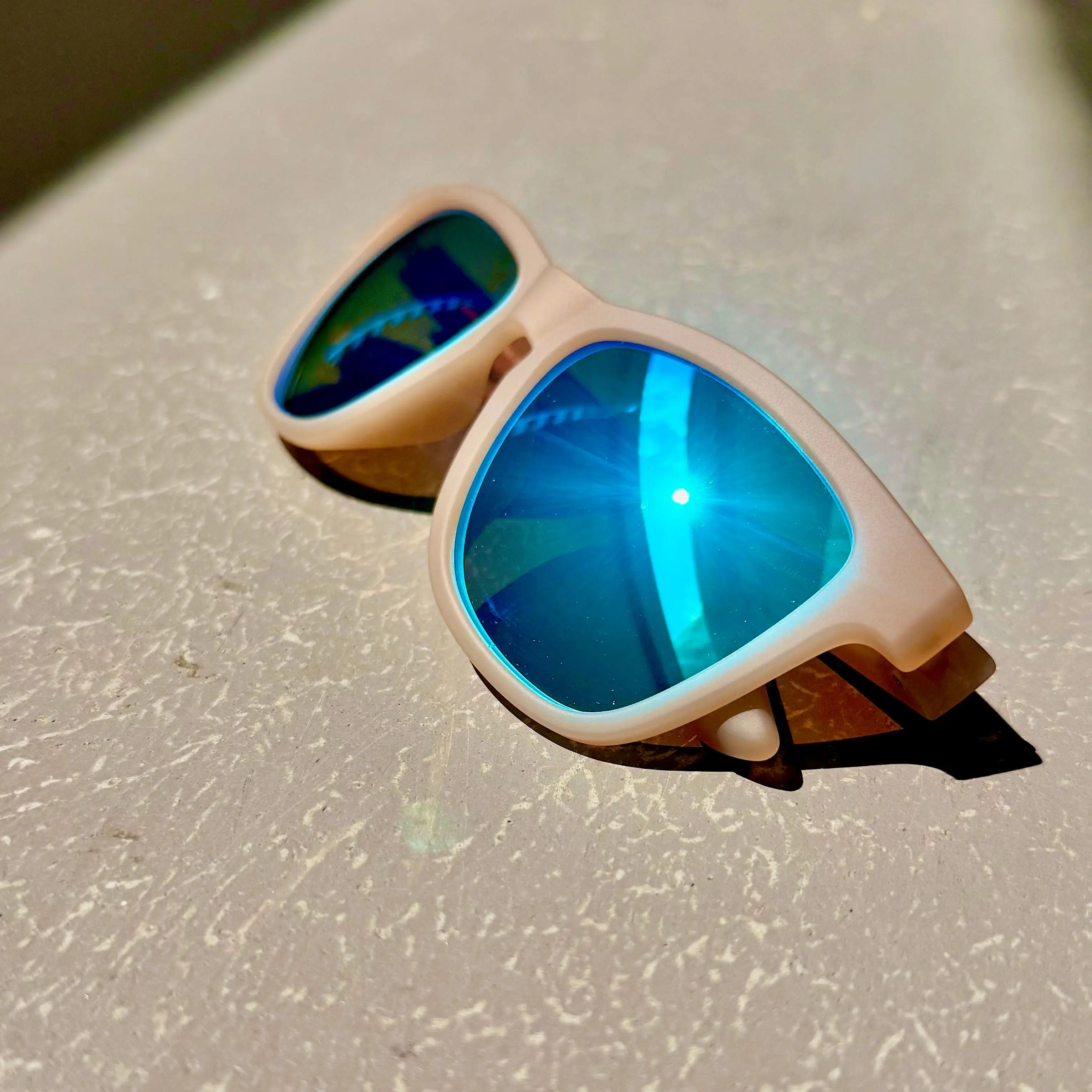 JOSH'S JAMMING OUTFIT Aura Shades