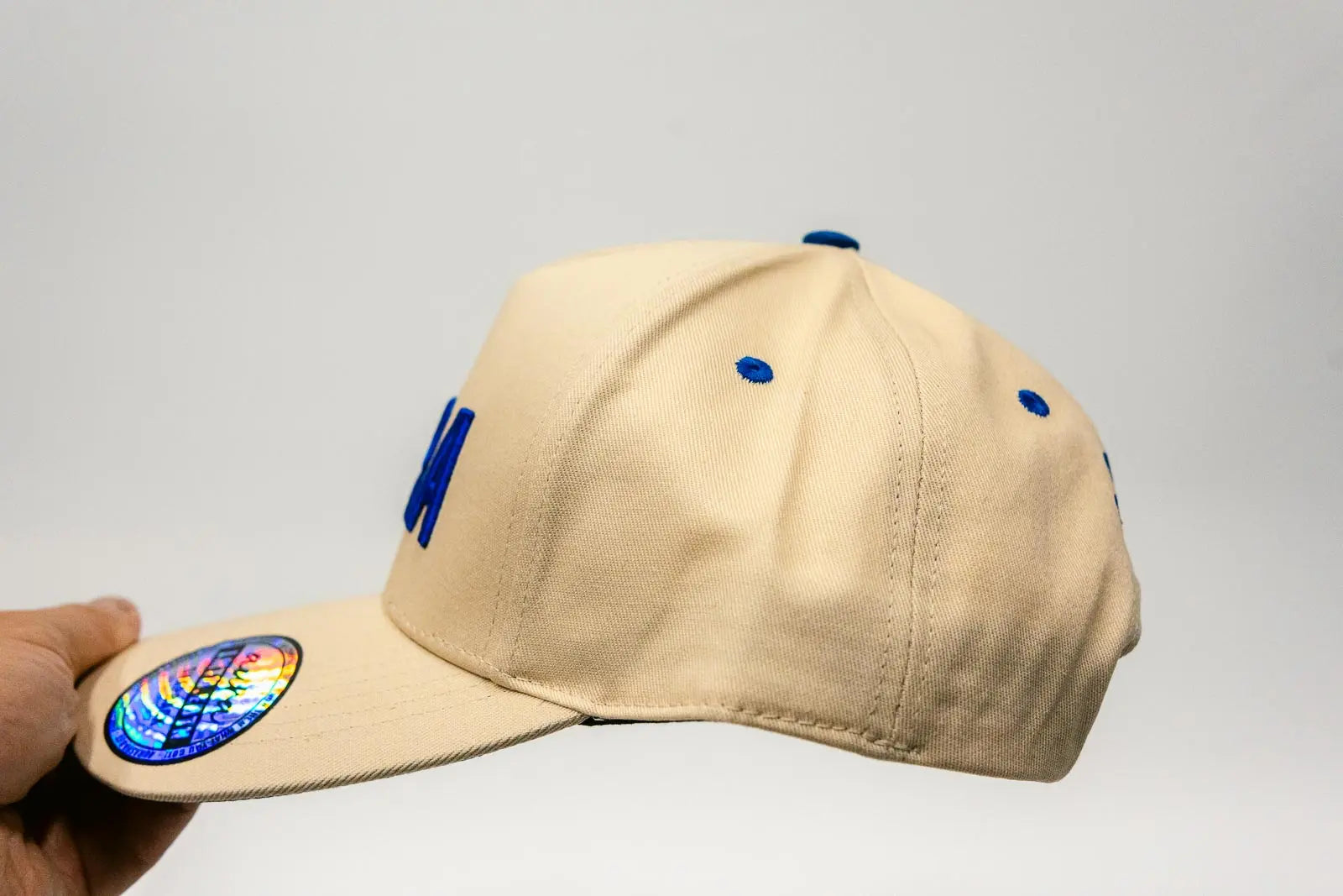 AURA Show them what you got! Cap Aura Shades